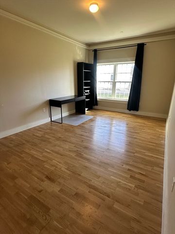 54 Loomis 2101, Bedford, MA 01730