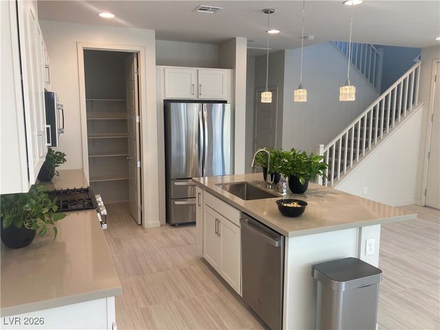 1247 Rock Hills Street 101, Las Vegas, NV 89135