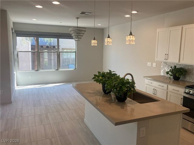 1247 Rock Hills Street 101, Las Vegas, NV 89135