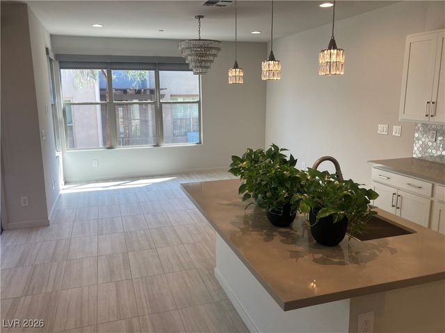 1247 Rock Hills Street 101, Las Vegas, NV 89135