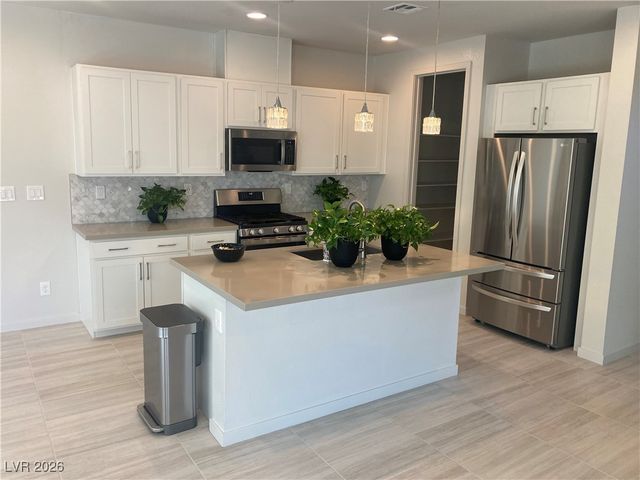 1247 Rock Hills Street 101, Las Vegas, NV 89135