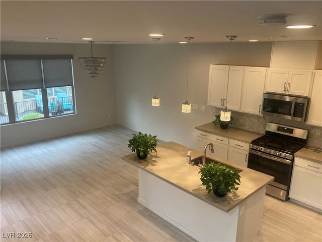 1247 Rock Hills Street 101, Las Vegas, NV 89135