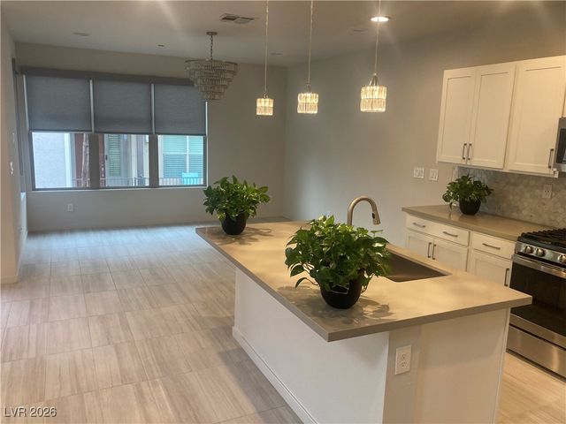 1247 Rock Hills Street 101, Las Vegas, NV 89135