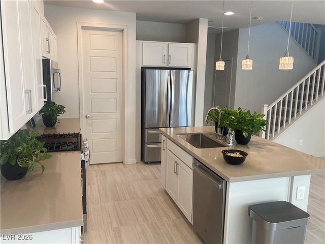 1247 Rock Hills Street 101, Las Vegas, NV 89135