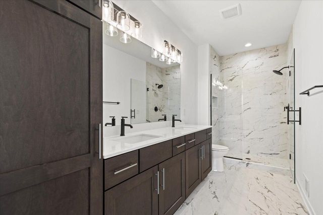 W251N2371 Valleyview CIRCLE, Pewaukee, WI 53072