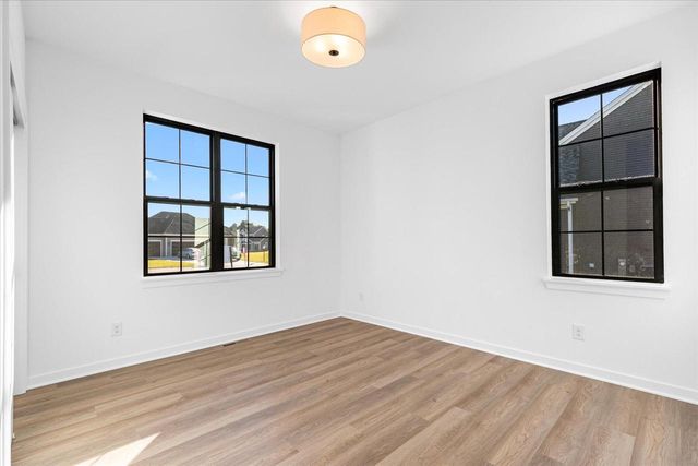 W251N2371 Valleyview CIRCLE, Pewaukee, WI 53072