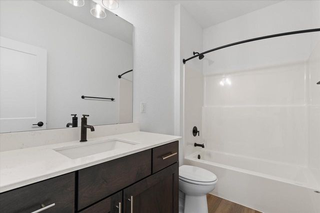 W251N2371 Valleyview CIRCLE, Pewaukee, WI 53072