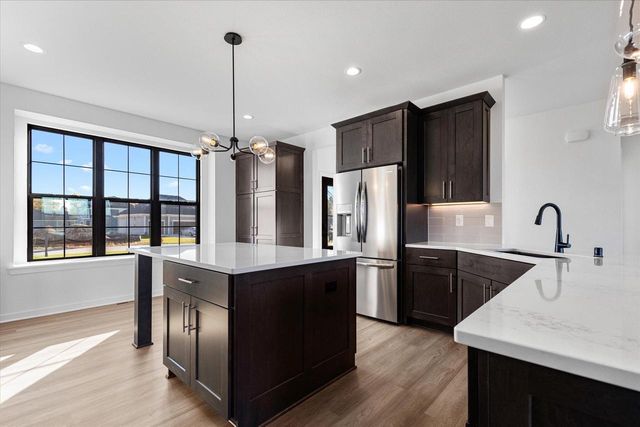 W251N2371 Valleyview CIRCLE, Pewaukee, WI 53072