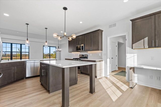 W251N2371 Valleyview CIRCLE, Pewaukee, WI 53072