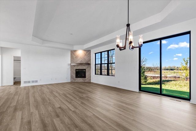 W251N2371 Valleyview CIRCLE, Pewaukee, WI 53072