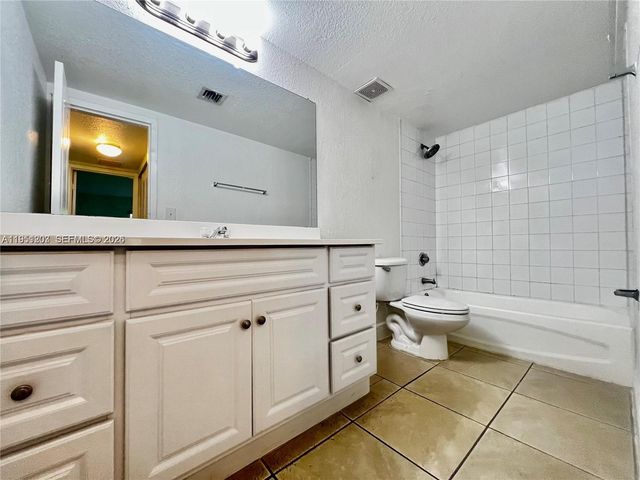 5201 Geneva Way 109, Doral, FL 33166