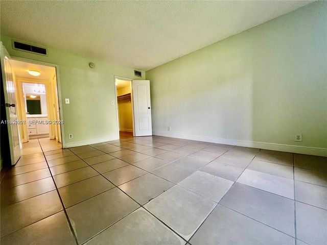 5201 Geneva Way 109, Doral, FL 33166