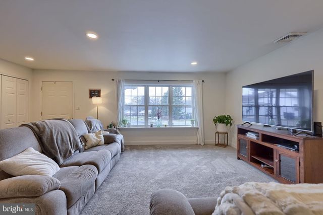 532 POINTVIEW AVE, Ephrata, PA 17522