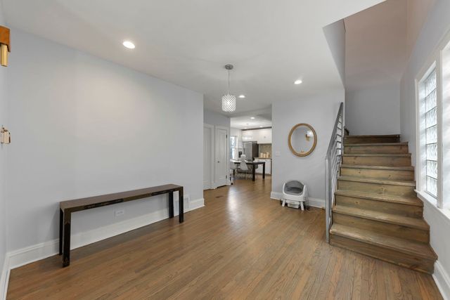 5910 W Roscoe Street 1, Chicago, IL 60634