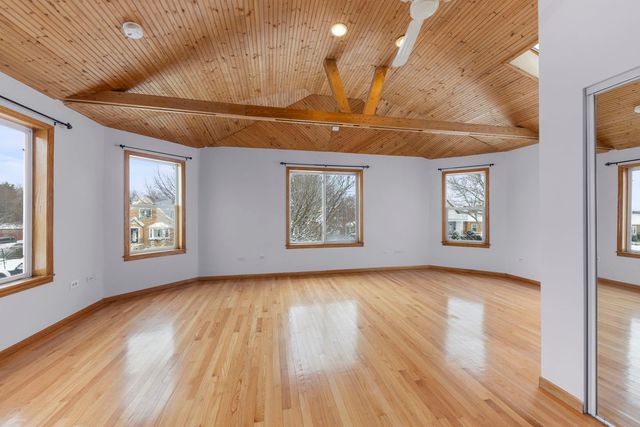 5910 W Roscoe Street 1, Chicago, IL 60634