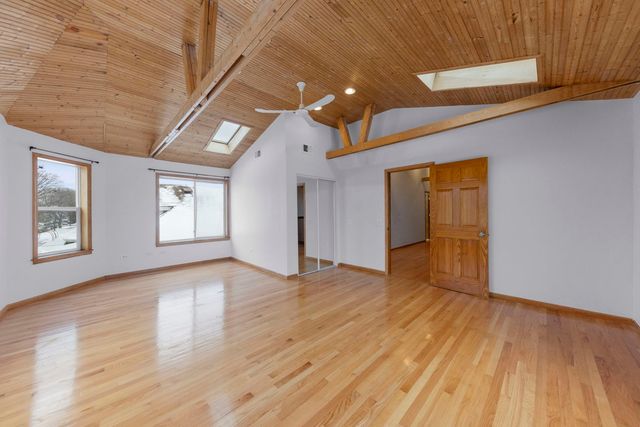 5910 W Roscoe Street 1, Chicago, IL 60634