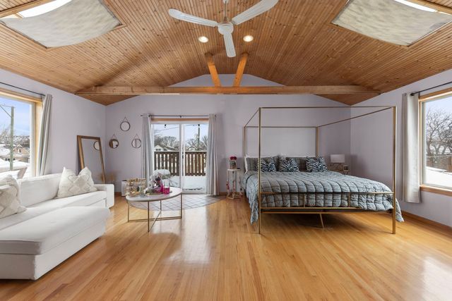 5910 W Roscoe Street 1, Chicago, IL 60634