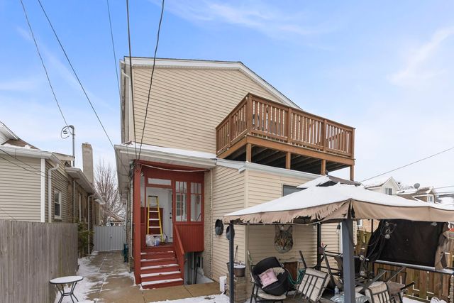 5910 W Roscoe Street 1, Chicago, IL 60634