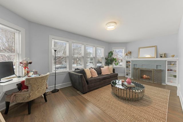 5910 W Roscoe Street 1, Chicago, IL 60634