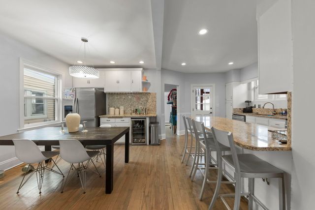 5910 W Roscoe Street 1, Chicago, IL 60634