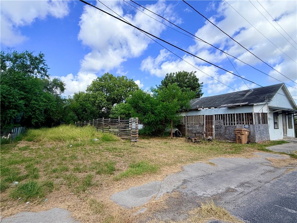 703-707 Francesca St, Corpus Christi, TX 78405 — photo 3