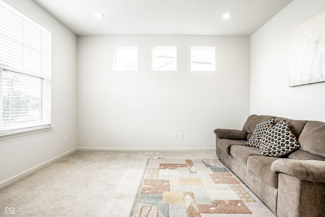 5378 Rose Drive, Zionsville, IN 46077
