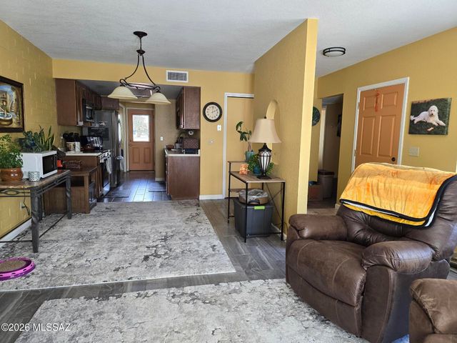 80 W Calle Del Chancero, Green Valley, AZ 85614