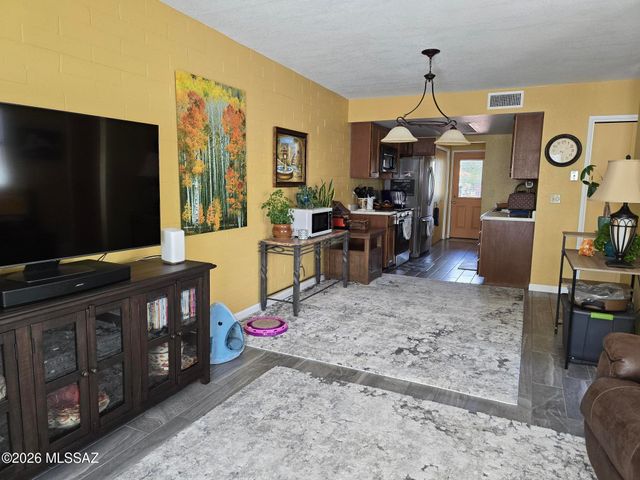 80 W Calle Del Chancero, Green Valley, AZ 85614