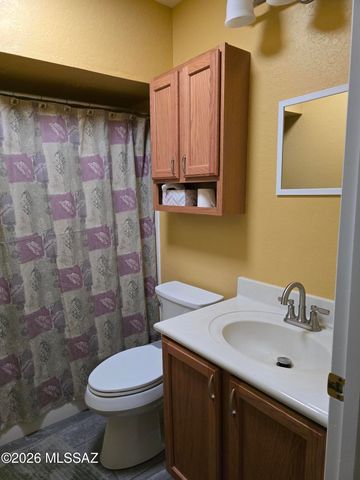 80 W Calle Del Chancero, Green Valley, AZ 85614