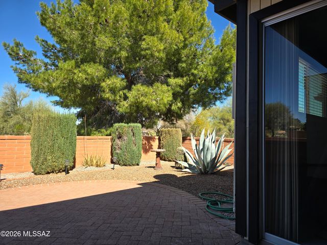 80 W Calle Del Chancero, Green Valley, AZ 85614