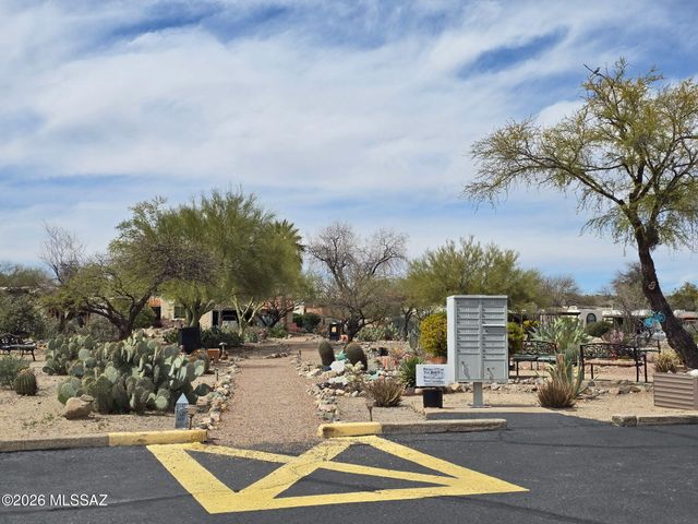 80 W Calle Del Chancero, Green Valley, AZ 85614