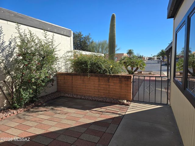 80 W Calle Del Chancero, Green Valley, AZ 85614