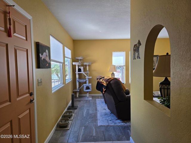 80 W Calle Del Chancero, Green Valley, AZ 85614