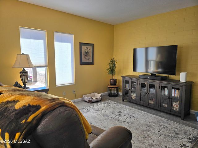 80 W Calle Del Chancero, Green Valley, AZ 85614