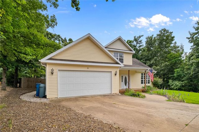 9 Buckland Lane, Bella Vista, AR 72715