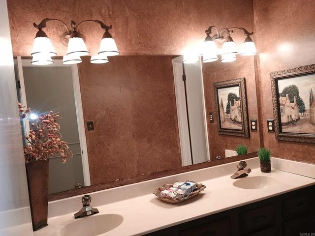 4 JULLIAN Circle, Dumas, AR 71639