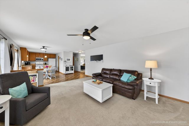 1196 Port Royal Road, Pingree Grove, IL 60140