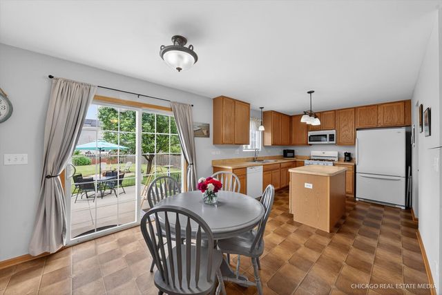 1196 Port Royal Road, Pingree Grove, IL 60140