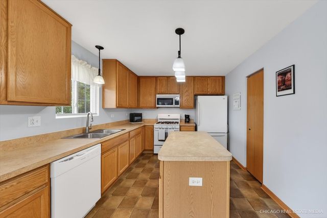 1196 Port Royal Road, Pingree Grove, IL 60140