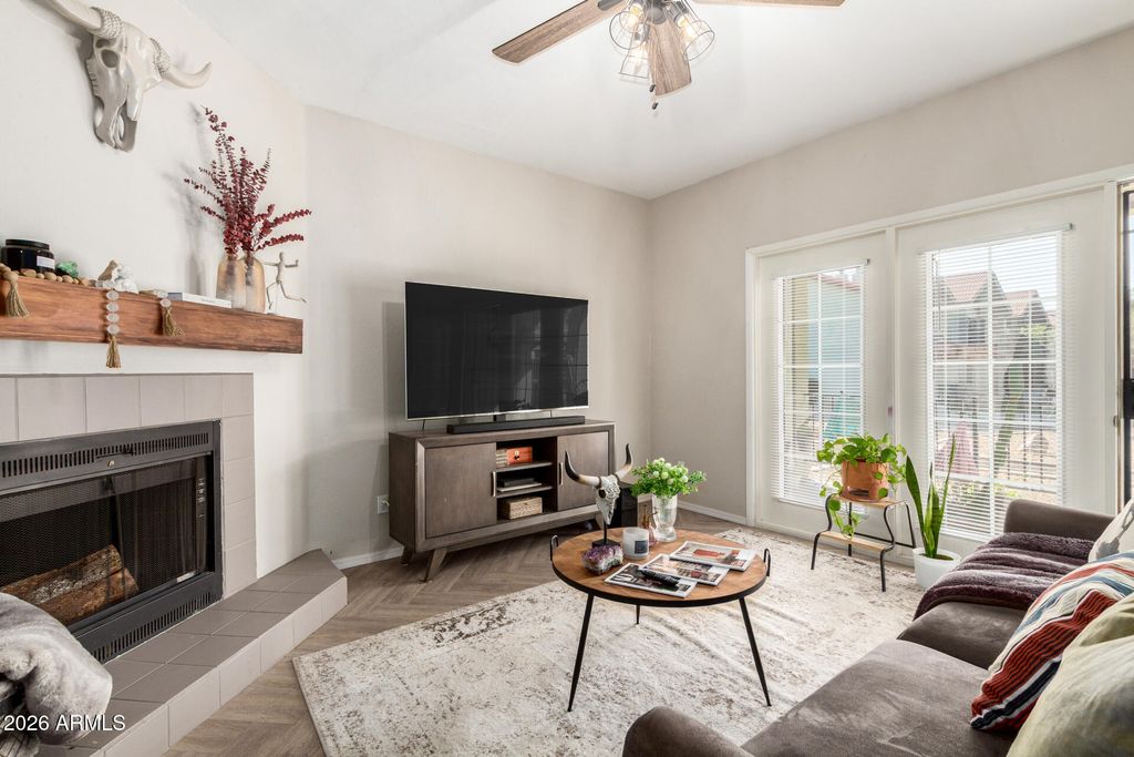 2315 W UNION HILLS Drive 104, Phoenix, AZ 85027