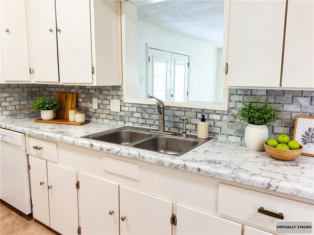 735 Chase Dr, Corpus Christi, TX 78412