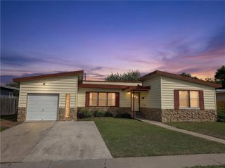 735 Chase Dr, Corpus Christi, TX 78412