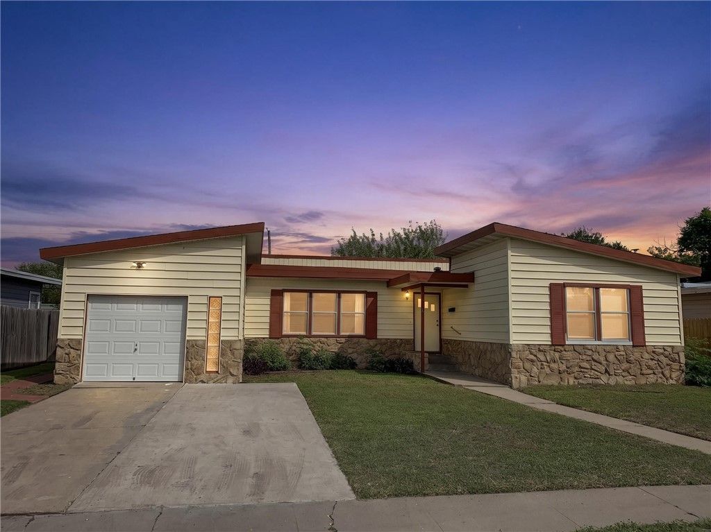 735 Chase Dr, Corpus Christi, TX 78412