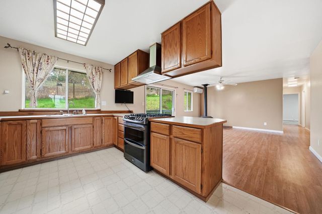 7571 Westhill Rd, Valley Springs, CA 95252