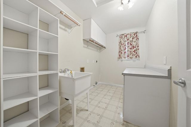 7571 Westhill Rd, Valley Springs, CA 95252