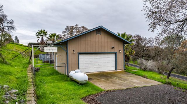 7571 Westhill Rd, Valley Springs, CA 95252