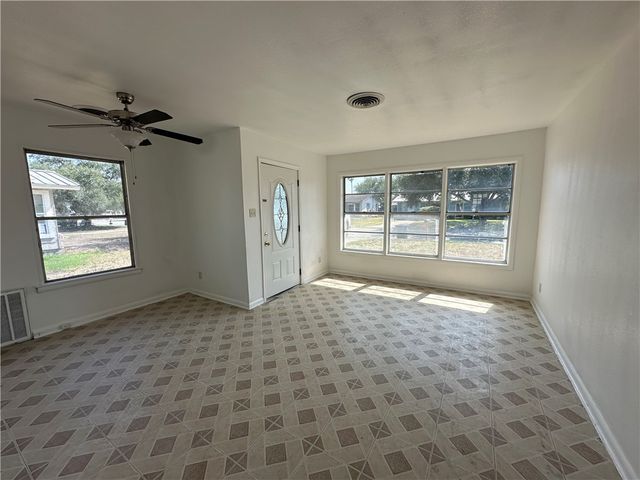 317 Redwood Dr, Mathis, TX 78368