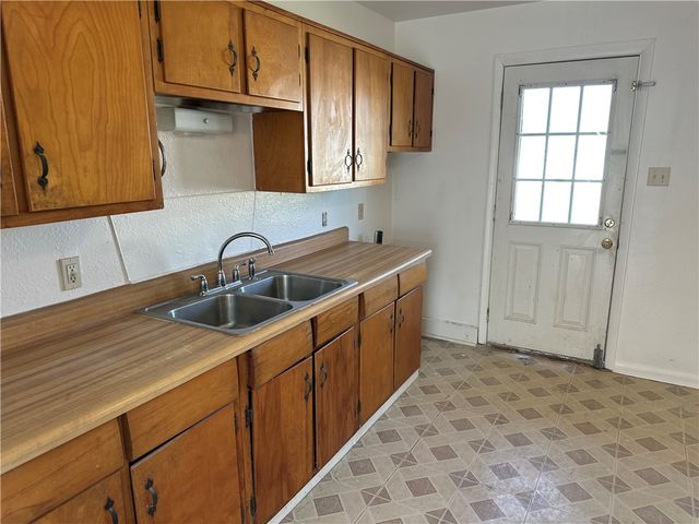 317 Redwood Dr, Mathis, TX 78368