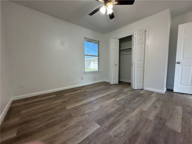 317 Redwood Dr, Mathis, TX 78368