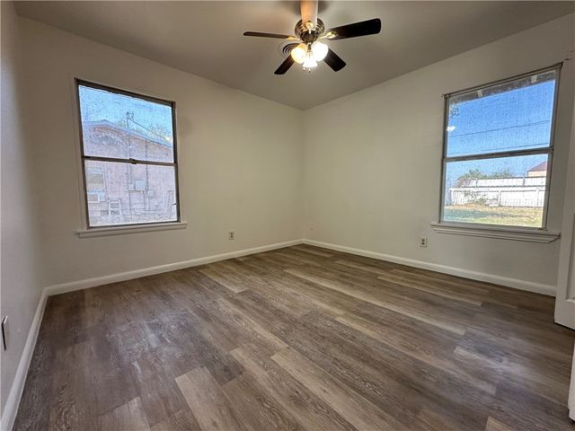 317 Redwood Dr, Mathis, TX 78368